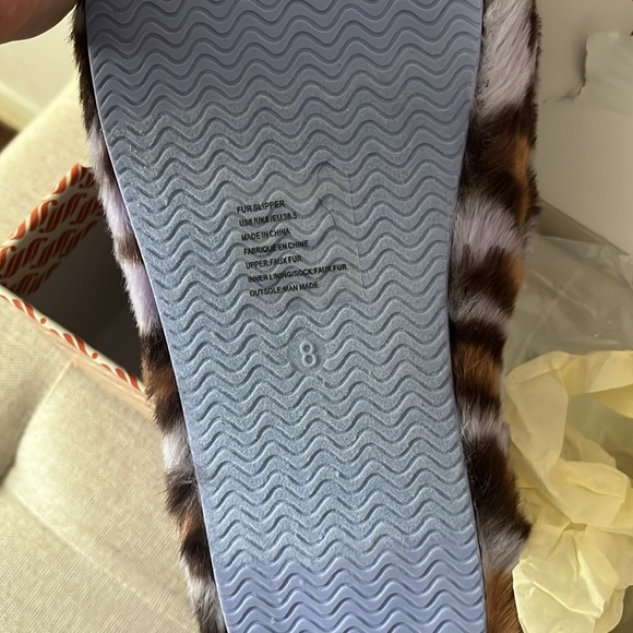 Fabletics slippers NWT - Picture 2 of 3
